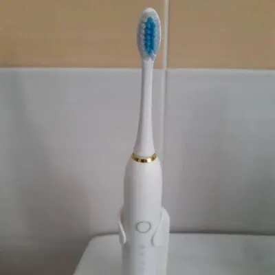 WellaWhite Electric Toothbrush user Daniel R.